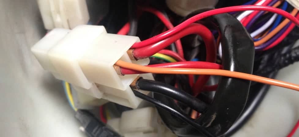 đấu nối dây nguồn thiết bị định vị xe máy vào jack xe đạp điện